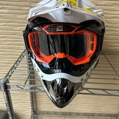 オフロードヘルメットの画像
