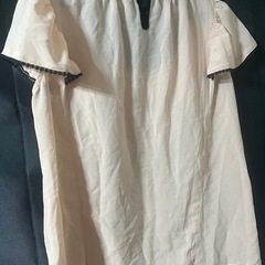 ピンクブラウスの画像