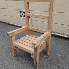 木製の椅子の画像