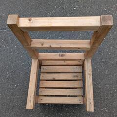木製の椅子の画像