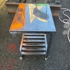 丈夫な作業台の画像