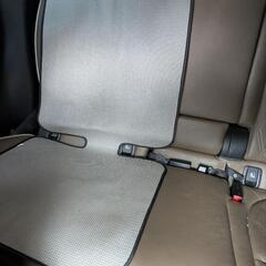 チャイルドシートの下に引くカバーの画像