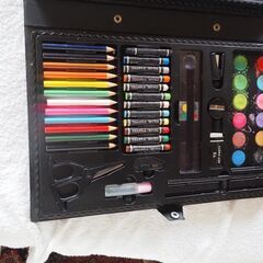 パステル、色々セット、はさみ等、３８ｘ２４ｘ４の画像