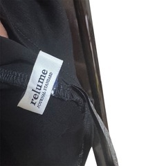 【レリューム】ちょどよい 大人のファッション 黒のフレ 袖トップス ブラウスの画像