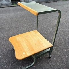 パソコンデスク(かなり低い)の画像