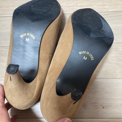スエード風パンプス　ベージュMの画像