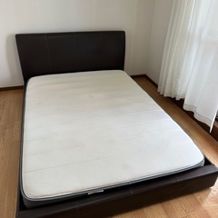 ダブルサイズ、フロアベッド、全身クッションフレームの画像