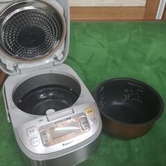 パナソニック製のIHジャー炊飯器「SR-HVE1000」の画像