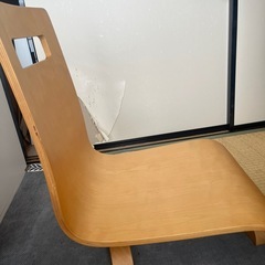 木製の回転座椅子の画像