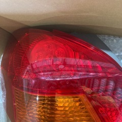トヨタ　ヴィッツ左テールランプの画像