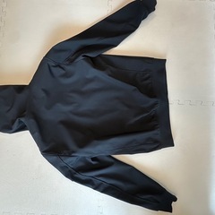 【ストーンアイランド/STONE ISLAND 】パーカー　黒　Mサイズ　ハンガー付きの画像
