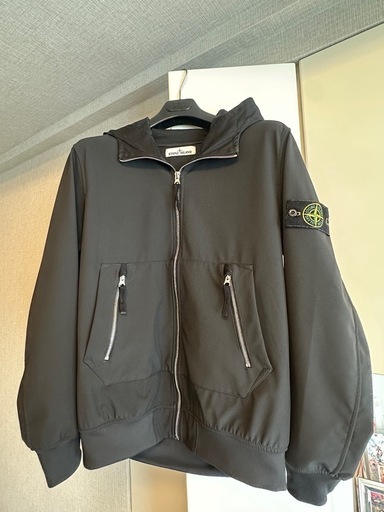 【ストーンアイランド/STONE  】パーカー　黒　Mサイズ　ハンガー付き