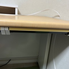 パソコンデスクの画像