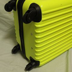 ビビッドな黄色　中型　Travelhouse 3泊4日程度　スーツケースの画像