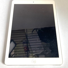 ★お盆限定★ 美品 i iPad Air MD789J/B Wi-Fiモデル 32GB 正常動作の画像