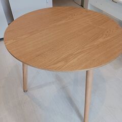 丸テーブルの画像
