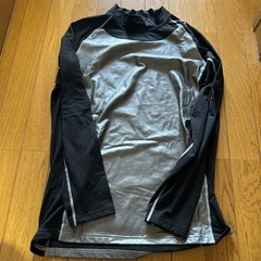 作業着の下に着る服？の画像