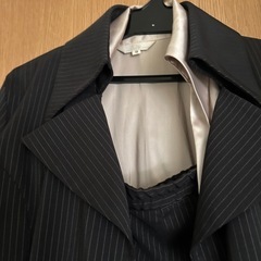 ストライプのスーツの画像