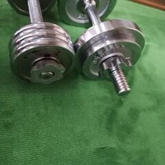 トレーニング用の重さも調整できる可変式ダンベルの画像