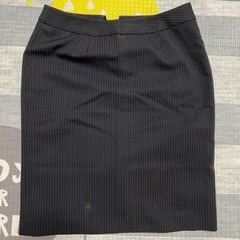 ピンクストライプ入りスーツ11号の画像