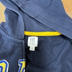 キッズ　S　120cm　GAP パーカー　冬物上着の画像