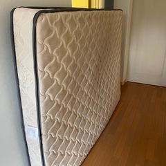 ダブルベットとマットレスセットの画像