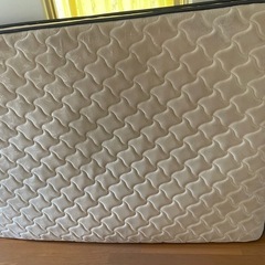 ダブルベットとマットレスセットの画像