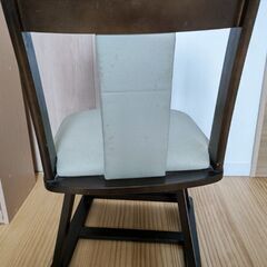 回転式ダイニングチェアの画像