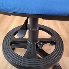 学習イス　昇降機能付きの画像