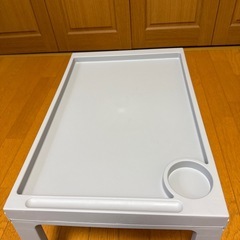 折りたたみテーブルの画像
