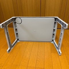 折りたたみテーブルの画像