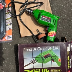 日曜大工道具セット　電動ドリル　延長ケーブル　ノコギリ　ネジ　ハンマー　レンチ　ライト　カッター　工具箱　などの画像