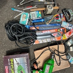 日曜大工道具セット　電動ドリル　延長ケーブル　ノコギリ　ネジ　ハンマー　レンチ　ライト　カッター　工具箱　などの画像