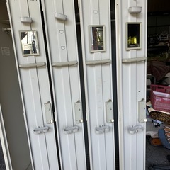 4人用スチールロッカー鍵付きの画像