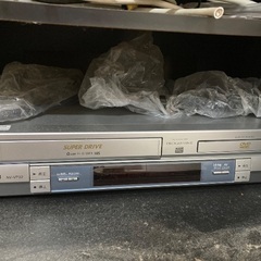 VHS 付きDVDプレーヤーの画像