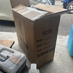 新品　箱入り　オフィスチェアの画像