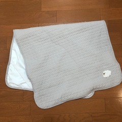 ベビー布団と防水カバーのセットの画像