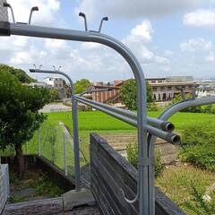 物干し台と竿２本の画像