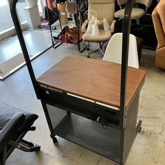 W2508-396 PCデスク＆チェアセット ※バラ売り不可 デスクキャスター付き 中古の画像