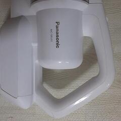 PanasonicLEDライト付きコードレスクリーナーの画像