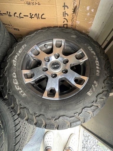 ハイエース用タイヤ➕ホイール
