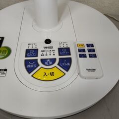 YAMAZEN 山善 30cmDCリビング扇風機 YLX-ED301 左右自動首振り 風量4段階/リズム風 30Ccm 5枚羽根 ワイヤレスリモコン付きの画像