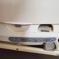 電動ベビーベッドの画像