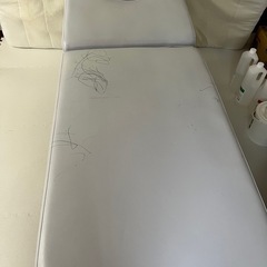 施術ベッド(電動)の画像