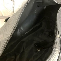 旅行用ボストンバッグ　キルティングブラック　軽量フェイクレザーの画像