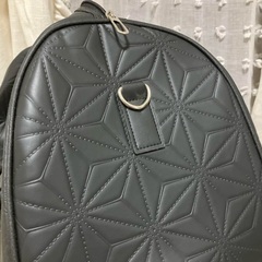 旅行用ボストンバッグ　キルティングブラック　軽量フェイクレザーの画像