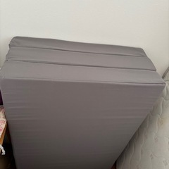 ニトリ　三つ折りマットレスの画像