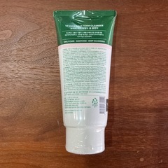 未使用品✨ 人気商品❗️ CICA MILD FOAM CLEANSER 300ml マイルドフォームクレンザー 大容量 緑・白の画像