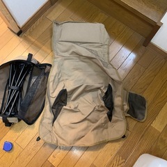 背もたれの大きい椅子の画像