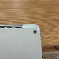 ステッカー跡、滑り止めパーツ2つ無し【surface Laptop4】の画像